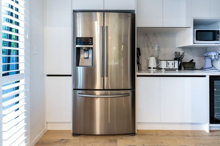 Photo of property in 18a Marama Street, Castor Bay, Auckland, 0620