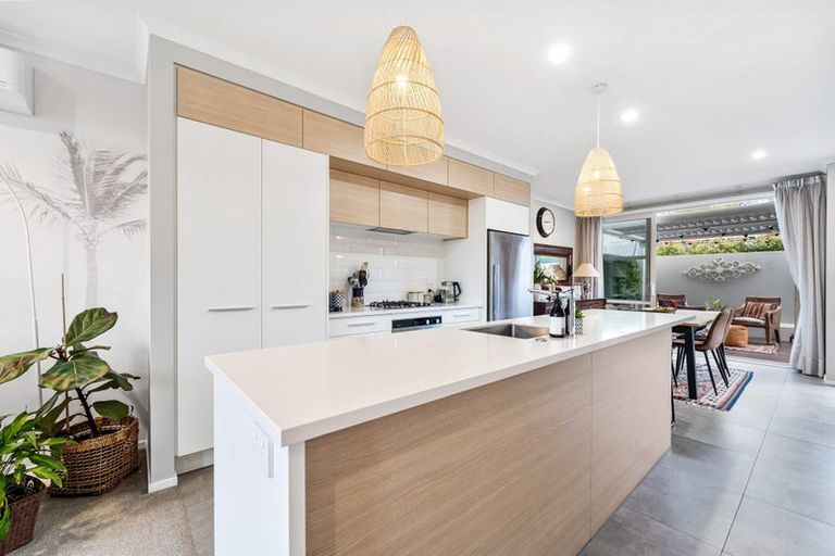 Photo of property in 87 Karepiro Drive, Stanmore Bay, Whangaparaoa, 0932