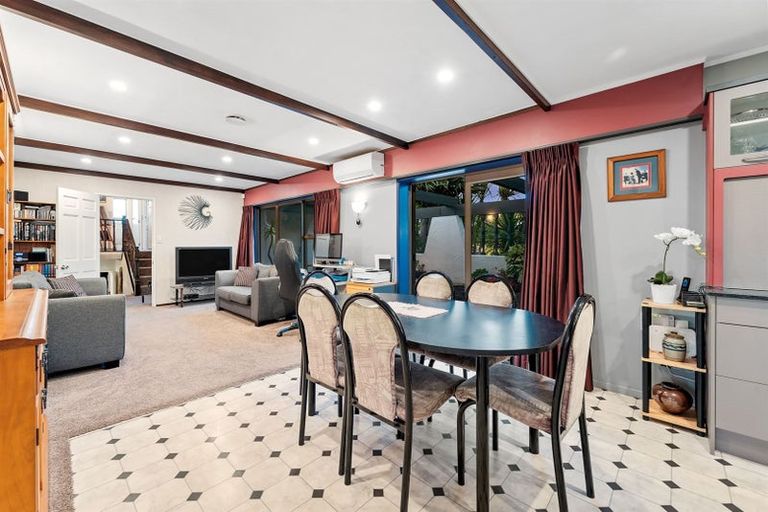 Photo of property in 100 Becroft Drive, Forrest Hill, Auckland, 0620