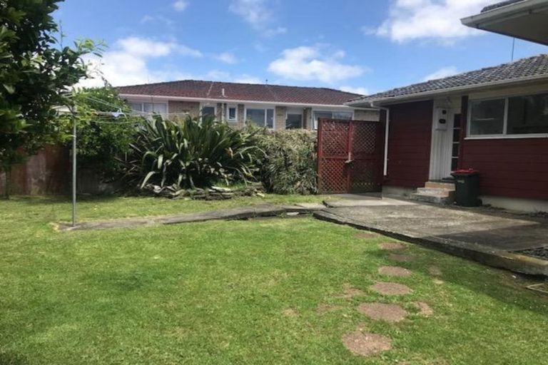 Photo of property in 6 Solo Place, Manurewa, Auckland, 2102