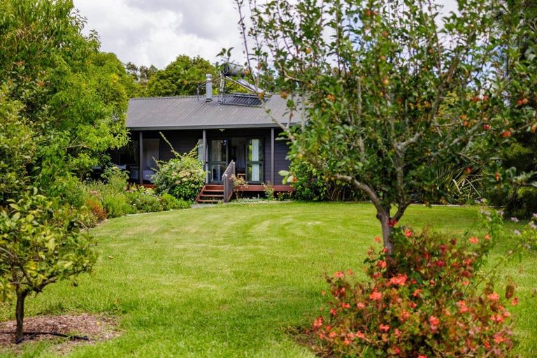 Photo of property in 118 Wiroa Road, Kerikeri, 0293