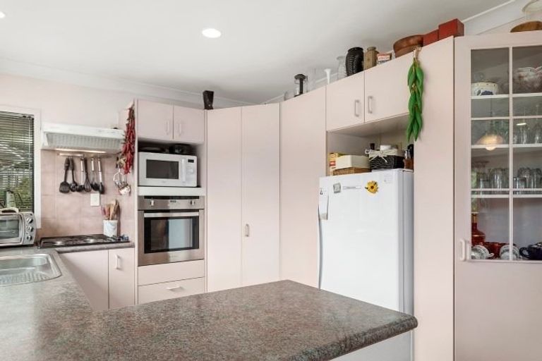 Photo of property in 16 Pampas Grove, Welcome Bay, Tauranga, 3112