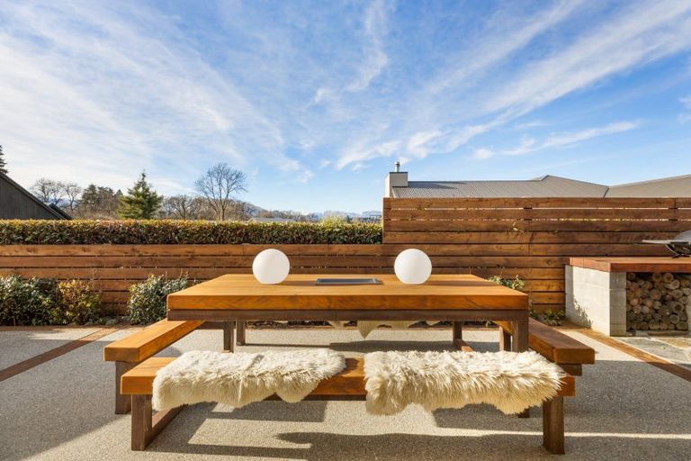 Photo of property in 2 Percy Lane, Wanaka, 9305