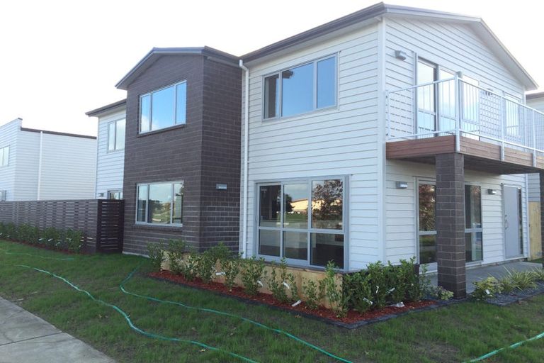Photo of property in 2 Tarapiroe Avenue, Takanini, 2112