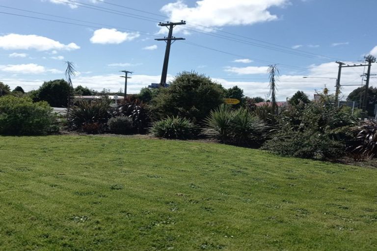 Photo of property in 1 Grove Burn Road, Tuatapere, 9620