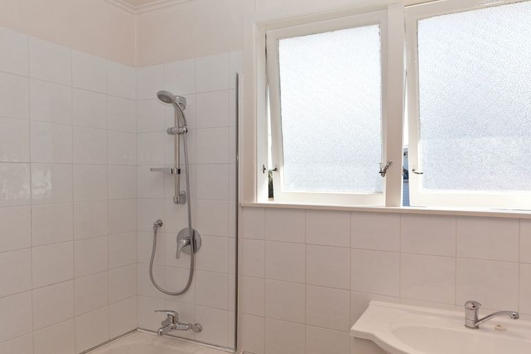 Photo of property in 17 Sylvan Crescent, Te Atatu South, Auckland, 0610