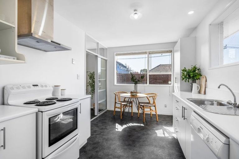 Photo of property in 1/12 Lees Road, Strowan, Christchurch, 8052