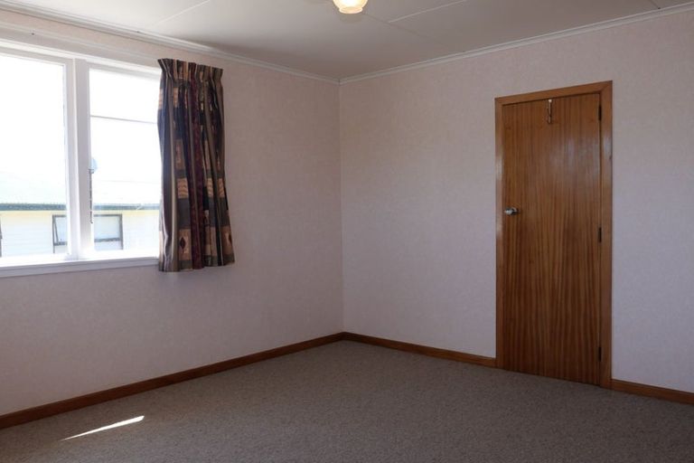 Photo of property in 100 Ruapehu Street, Paraparaumu, 5032