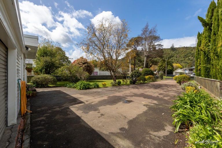 Photo of property in 22 Black Beech Street, Birchville, Upper Hutt, 5018
