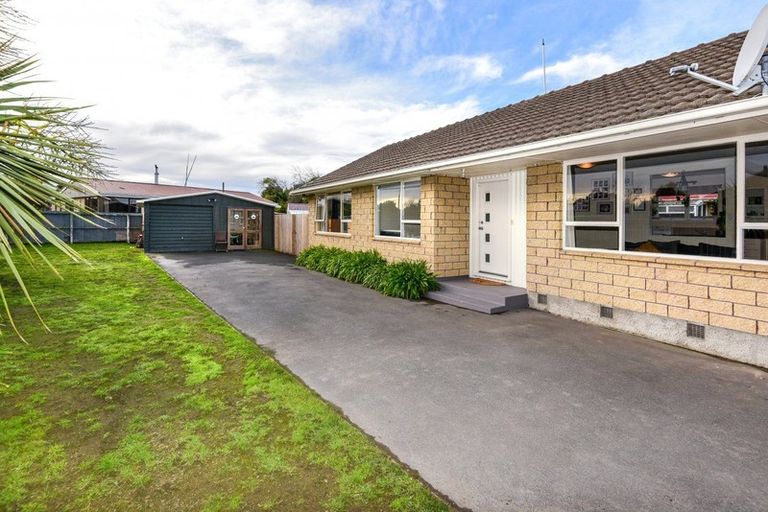 Photo of property in 15 Woodlands Place, Aranui, Christchurch, 8061