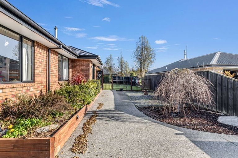 Photo of property in 8 Stonebridge Lane, Oxford, 7430