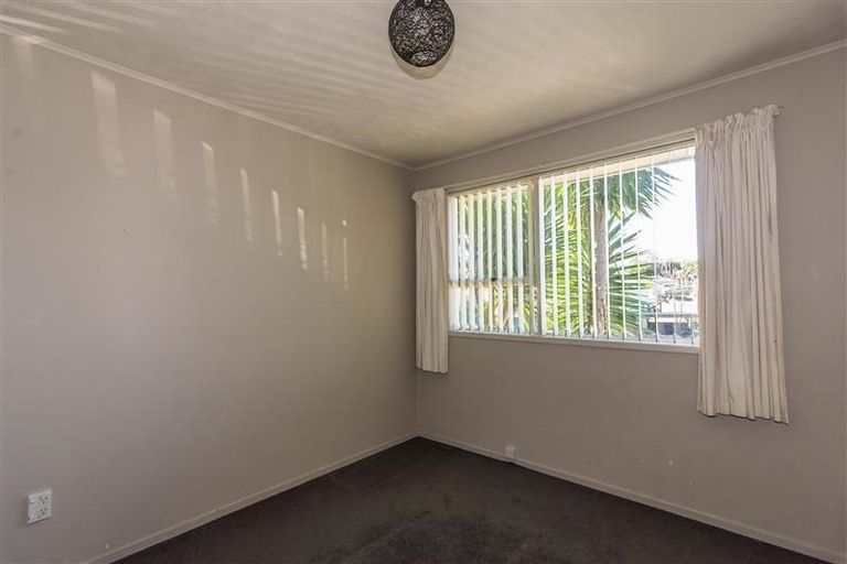 Photo of property in 49 Donovan Avenue, Massey, Auckland, 0614