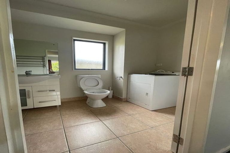 Photo of property in 226 Henderson Valley Road, Henderson, Auckland, 0612