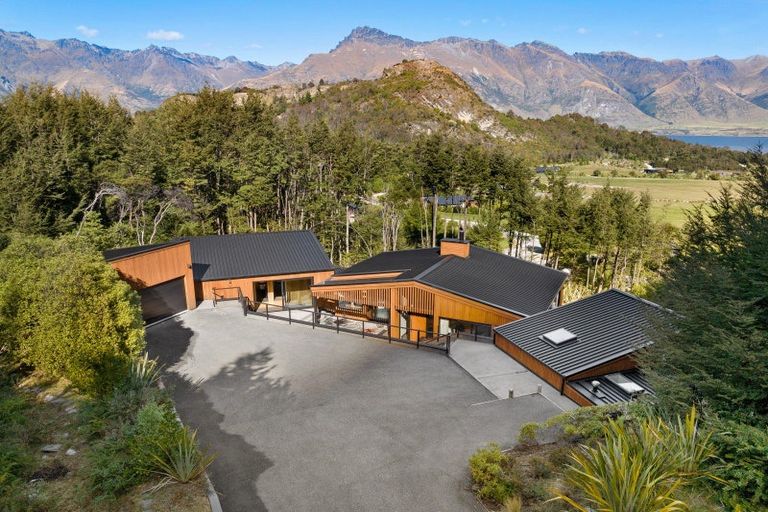 Photo of property in 18 Falcon Heights, Mount Creighton, Queenstown, 9371