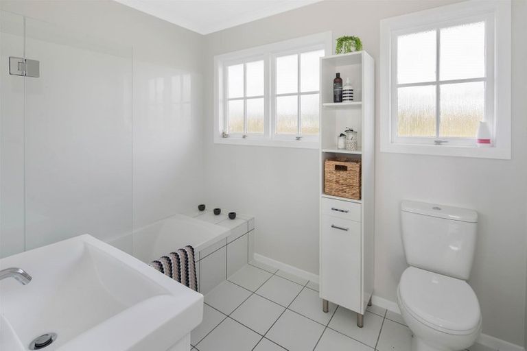 Photo of property in 19 Toporoa View, Ascot Park, Porirua, 5024