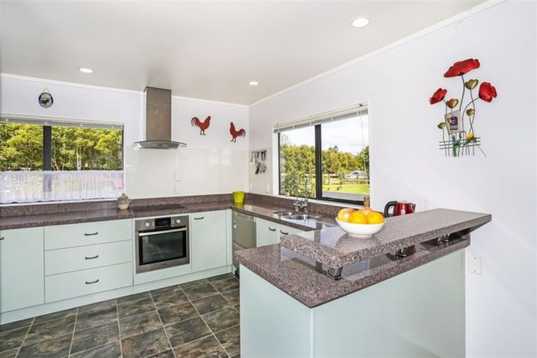 Photo of property in 150 Kaipara Road, Papakura, 2582