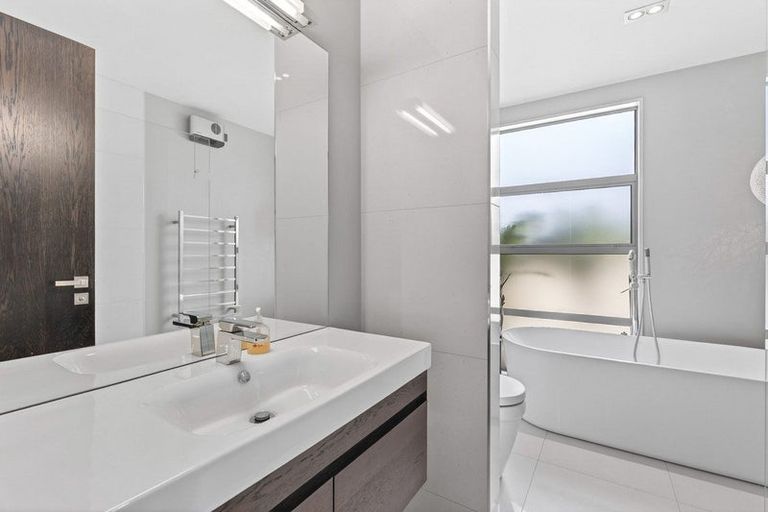 Photo of property in 70 Forest Heights, Wanaka, 9305