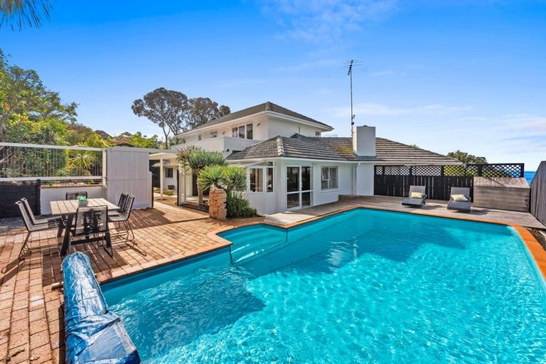 Photo of property in 2/101 Churchill Road, Murrays Bay, Auckland, 0630