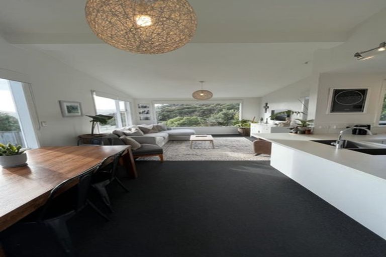 Photo of property in 1 Kahu Road, Paremata, Porirua, 5024
