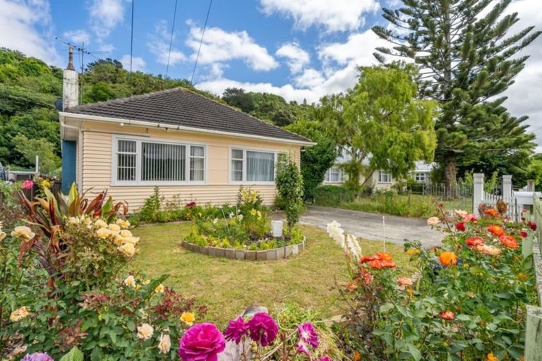 Photo of property in 25 Owen Street, Belmont, Lower Hutt, 5010