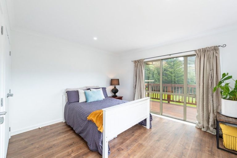 Photo of property in 5 Mcewen Crescent, Riverstone Terraces, Upper Hutt, 5018