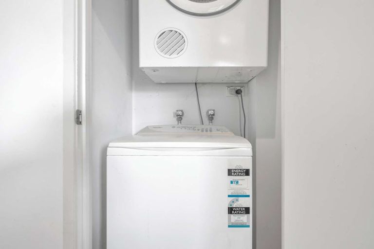 Photo of property in Algarve Apartments, 215/332 Maunganui Road, Mount Maunganui, 3116