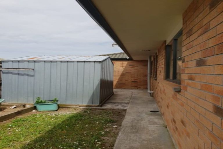 Photo of property in 28 Tussock Avenue, Mangere, Auckland, 2022