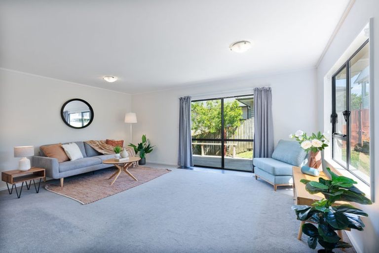 Photo of property in 2/38 Waverley Avenue, Glenfield, Auckland, 0629