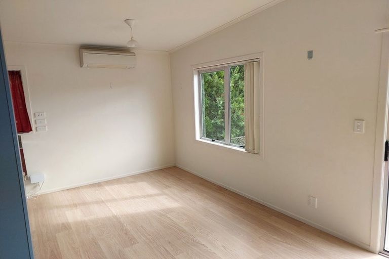 Photo of property in 57 Knights Road, Rothesay Bay, Auckland, 0630