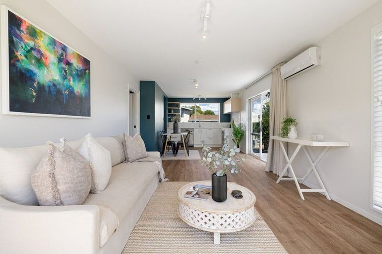 Photo of property in 1/18 Sawtell Place, Northcote, Christchurch, 8052