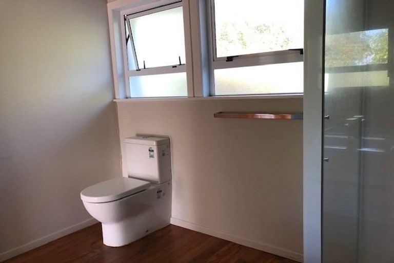 Photo of property in 2/11 Onepoto Road, Hauraki, Auckland, 0622