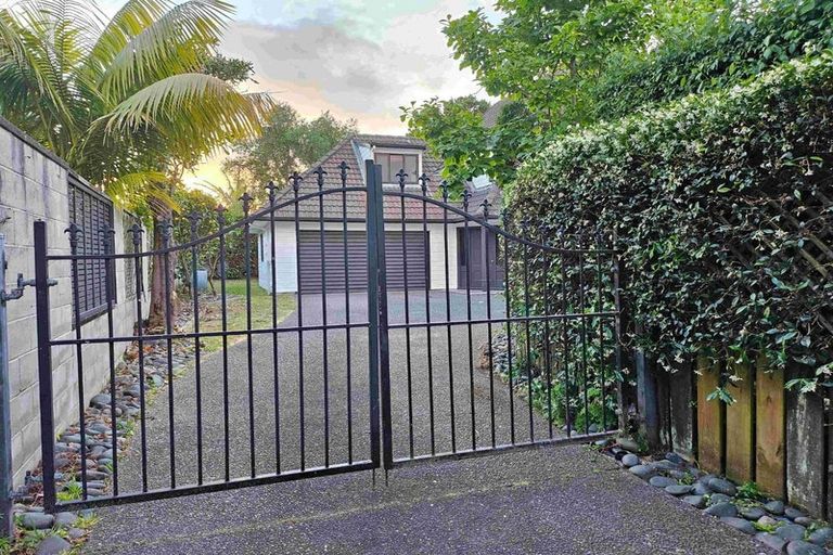 Photo of property in 2/5 Seacliffe Avenue, Belmont, Auckland, 0622