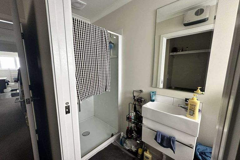 Photo of property in 8/20 Glanmire Road, Newlands, Wellington, 6037