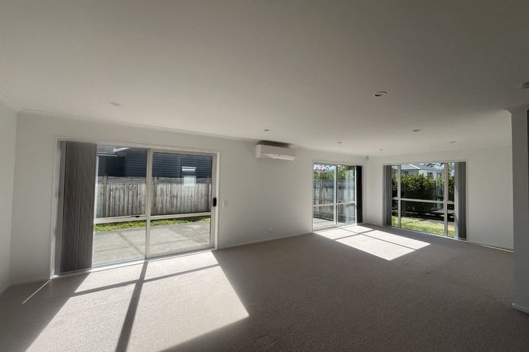 Photo of property in 3 Arthur Rolfe Lane, Swanson, Auckland, 0614
