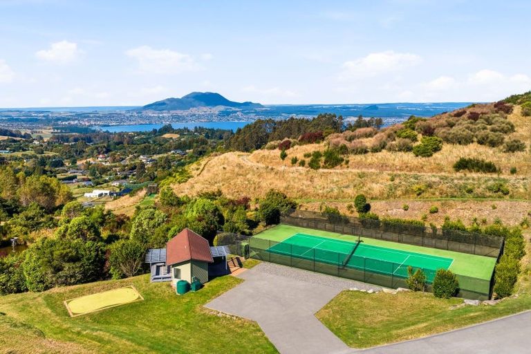 Photo of property in 1 Glendas Way, Acacia Bay, 3385