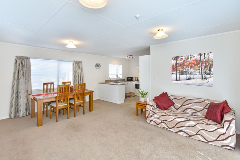 Photo of property in 2/10 Carnoustie Drive, Wattle Downs, Auckland, 2103