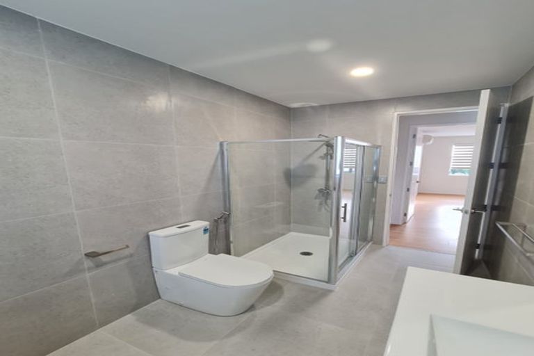 Photo of property in 4/532 Glenfield Road, Glenfield, Auckland, 0629