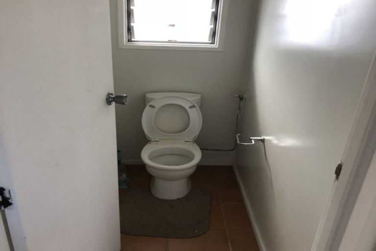 Photo of property in 1 Fayette Place, Te Atatu South, Auckland, 0610