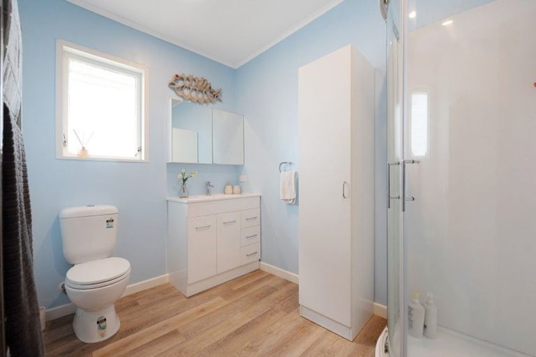Photo of property in 34 Edgecombe Street, Newlands, Wellington, 6037