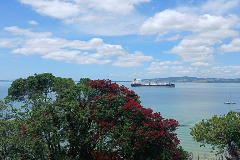 Photo of property in 102 Beach Road, Onerahi, Whangarei, 0110