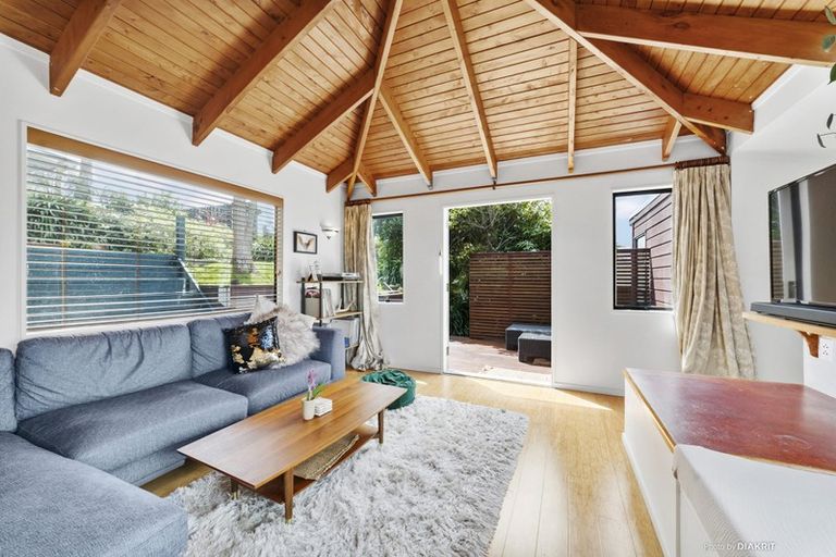 Photo of property in 84 Raroa Road, Kelburn, Wellington, 6012