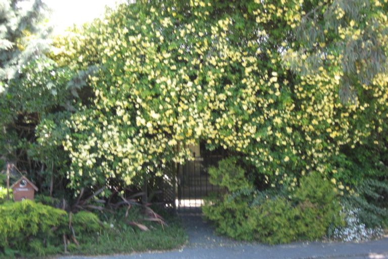 Photo of property in 2 Luxton Place, Rangiora, 7400