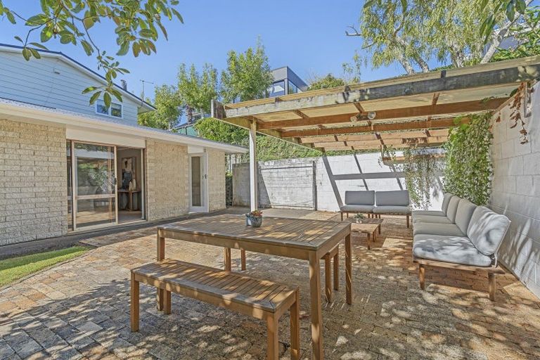 Photo of property in 76a Mangorei Road, Strandon, New Plymouth, 4312