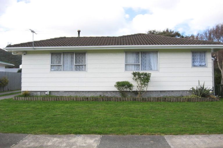 Photo of property in 330 Wellington Road, Wainuiomata, Lower Hutt, 5014