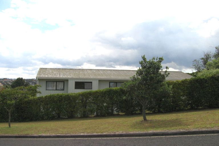 Photo of property in 3 Raphael Place, West Harbour, Auckland, 0618