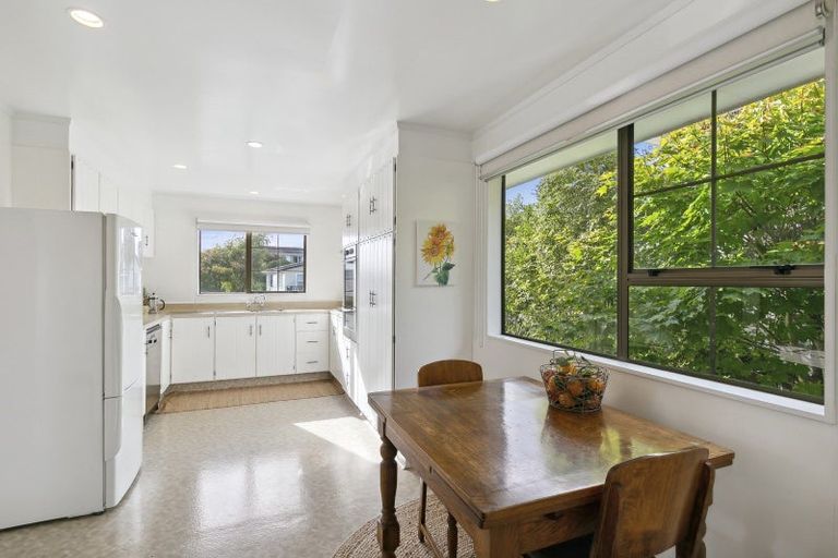 Photo of property in 1 Brasenose Place, Tawa, Wellington, 5028