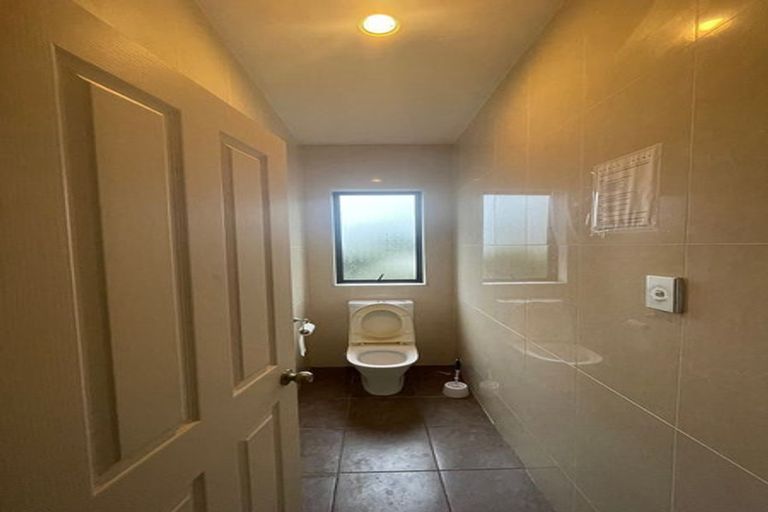 Photo of property in 16 Mangerton Lane, East Tamaki Heights, Auckland, 2016