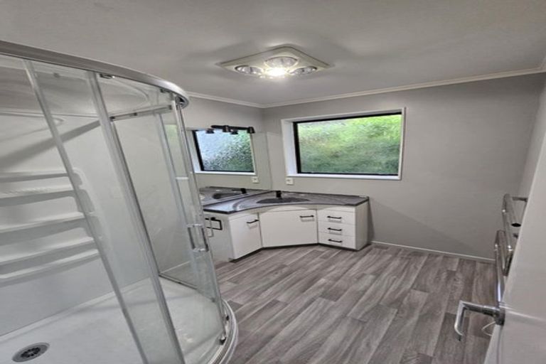 Photo of property in 179 Miromiro Road, Normandale, Lower Hutt, 5010