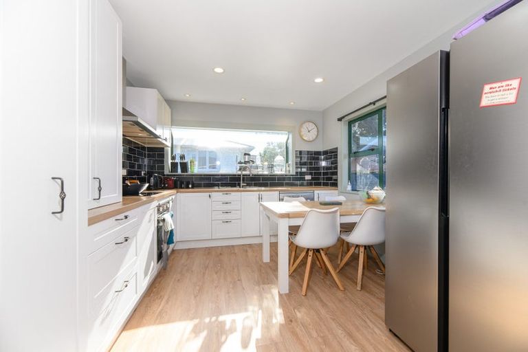 Photo of property in 9 Longburn Road, Henderson, Auckland, 0610