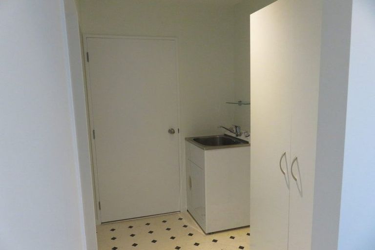 Photo of property in 8a Neeve Place, Taradale, Napier, 4112